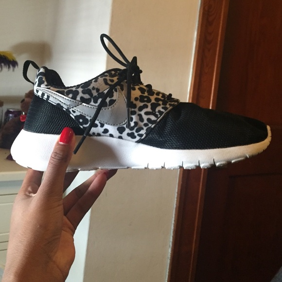 Nike Shoes - Nike Roshe one print (GS)