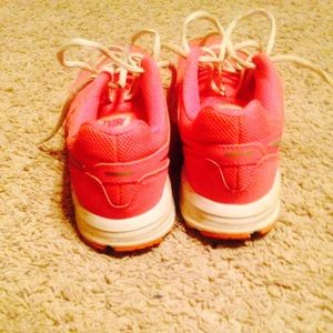 Girls nike pink shoes