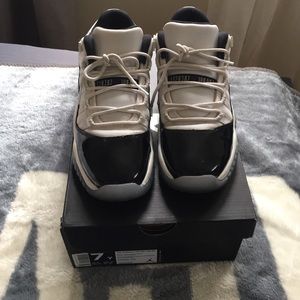 Jordan 11 low top