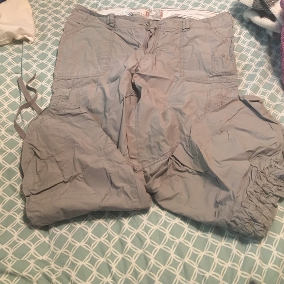 No Boundaries cargo Capri pants