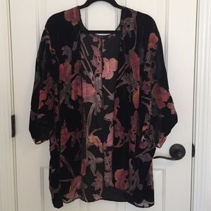 ON HOLD  Velvet Floral Brandy Melville Kimono🌸🌼