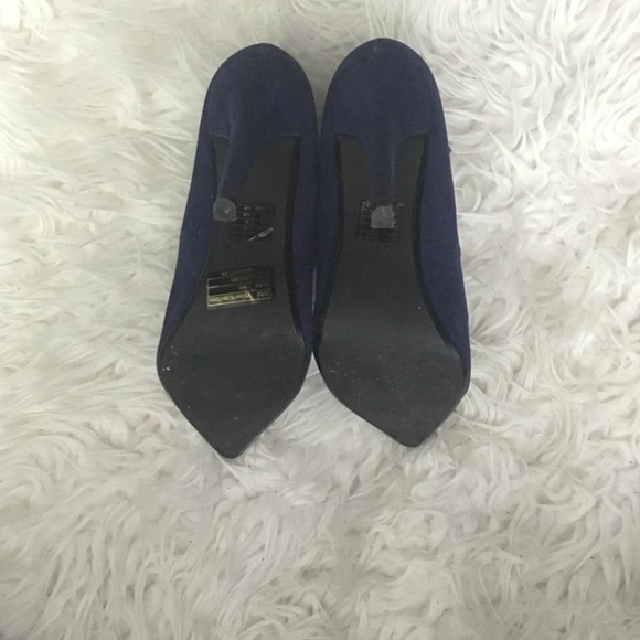 F21 Blue Suede pointed Heels - Picture 2 of 4