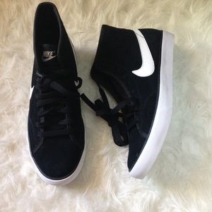 Nike Black Suede Mid High Top sneakers