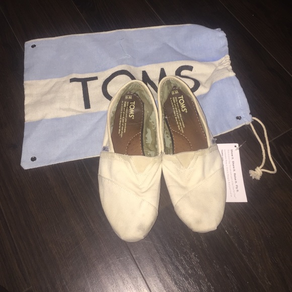 Natural canvas toms