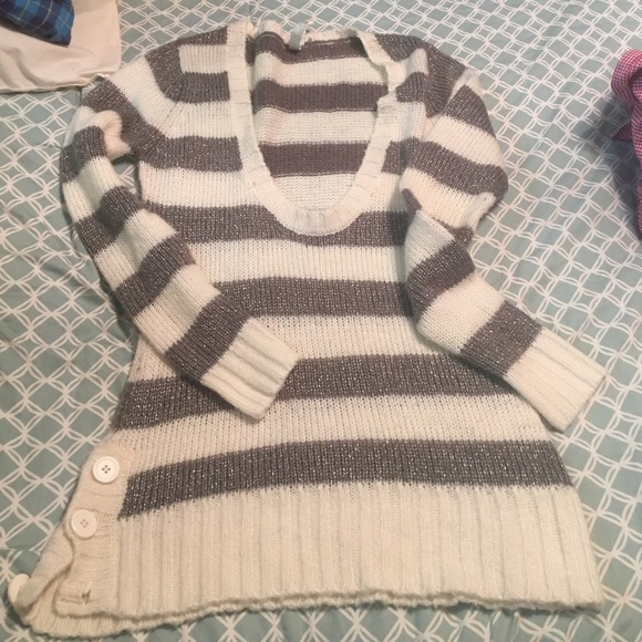 Women's long sleeve fashion sweater.