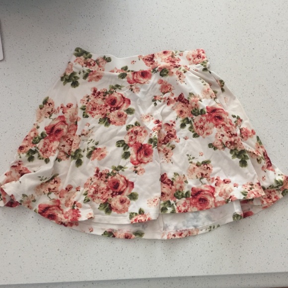 Forever 21 Floral Skater Skirt - Picture 1 of 3