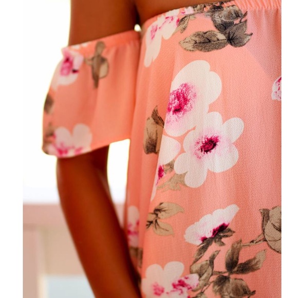 โจ2x HPโจOff-Shoulder Floral Top๐ป๐-FLASH SALE - Picture 3 of 3