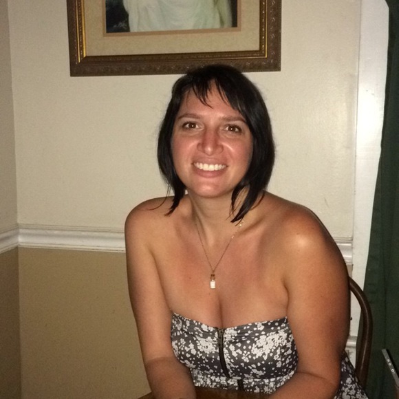 Meet your Posher, Danielle - Picture 2 of 3