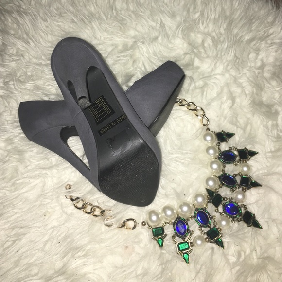 F21 Gray heels - Picture 2 of 4