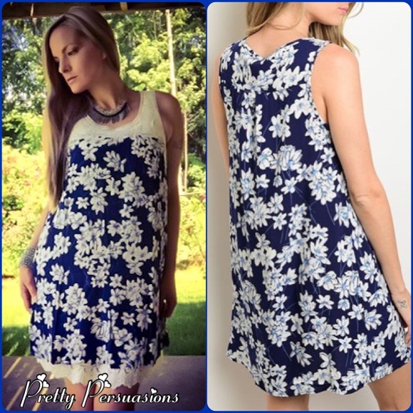 SOLD OUT 🌻Navy Ditsy Floral & Crochet Lace Dress - Picture 4 of 4