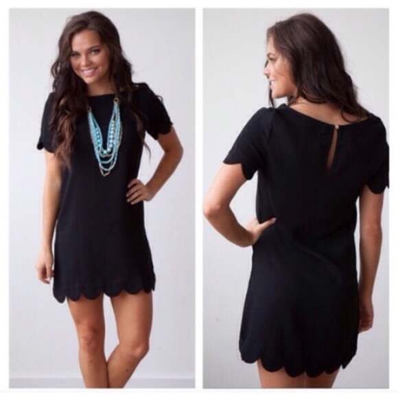 Boutique Dresses & Skirts - ❗️CLEARANCE❗️Black Scallop Hem Shift Dress S M L