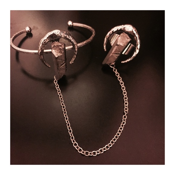 🆕 Mystic Luna Chain Bracelet - Picture 2 of 3