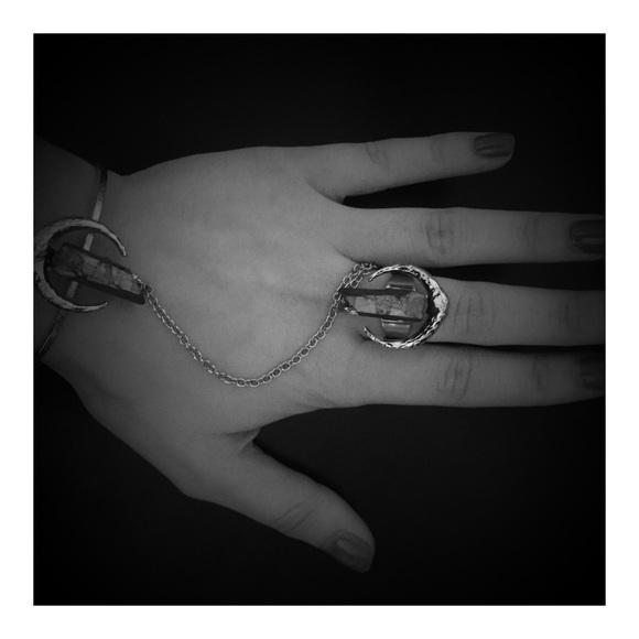 🆕 Mystic Luna Chain Bracelet - Picture 3 of 3