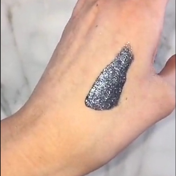 Metal Matte Lipstick | Kymajesty - Picture 2 of 3