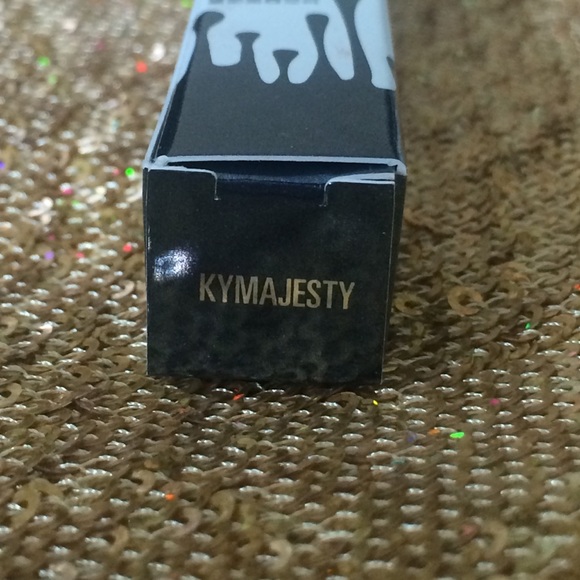 Metal Matte Lipstick | Kymajesty - Picture 3 of 3