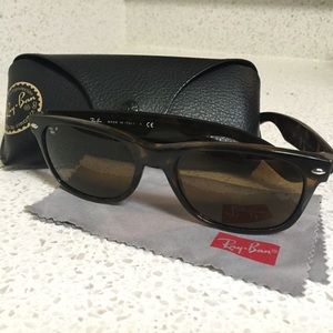 Ray ban wayfarer tortoise shell sunglasses