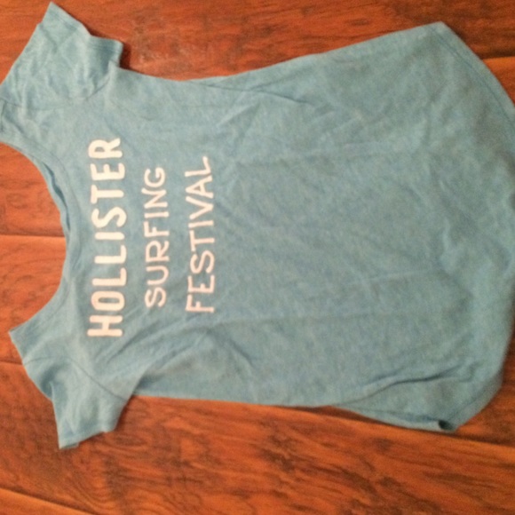 Hollister tee