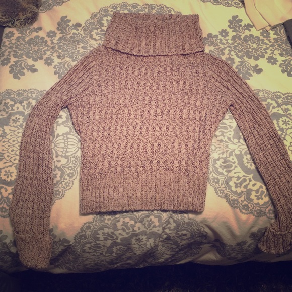 Turtle neck knit sweater
