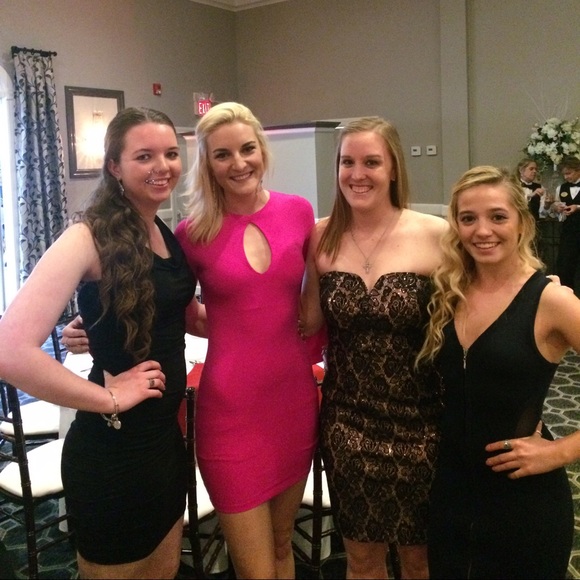 MEET YOUR POSHER 💋☀️🌻 - Picture 3 of 3