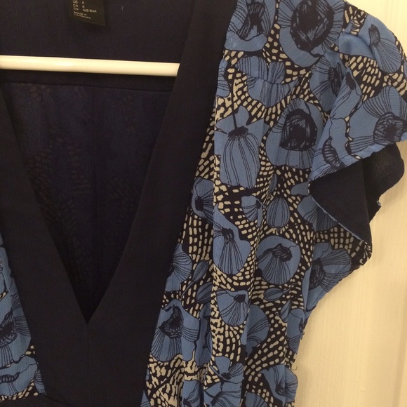 H&M Dresses & Skirts - Georgeous kimono style blue poppy dress