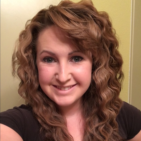 Meet your Posher, Meagan - Picture 2 of 4