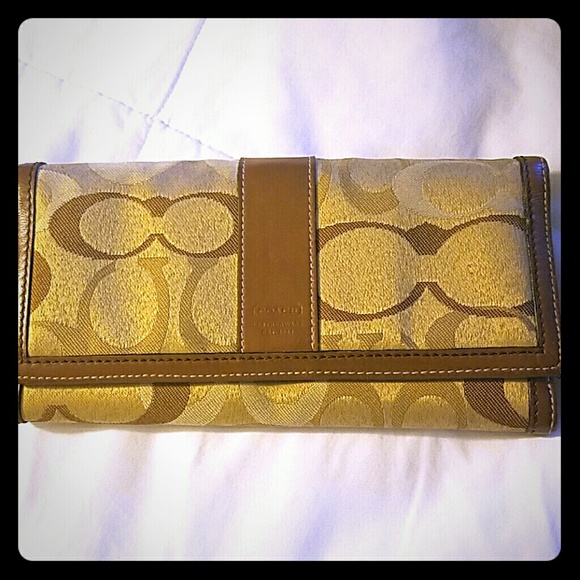 Light brown authentic coach wallet