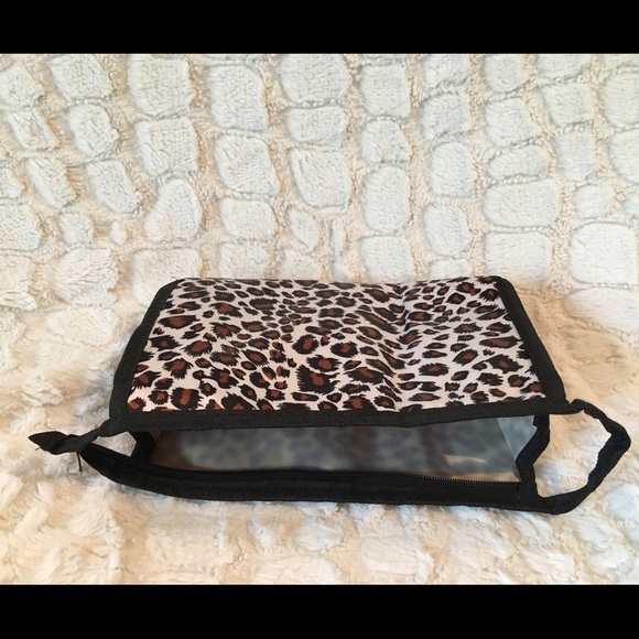 Cheetah Print Makeup Hand Bag - Picture 2 of 2