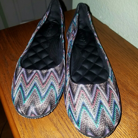 Adorable chevron flats
