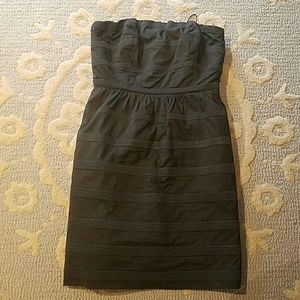 Fun strapless dress with pockets!
