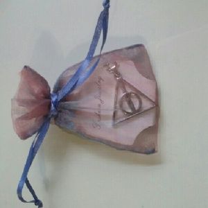 Harry Potter, Deathly hallows Necklace