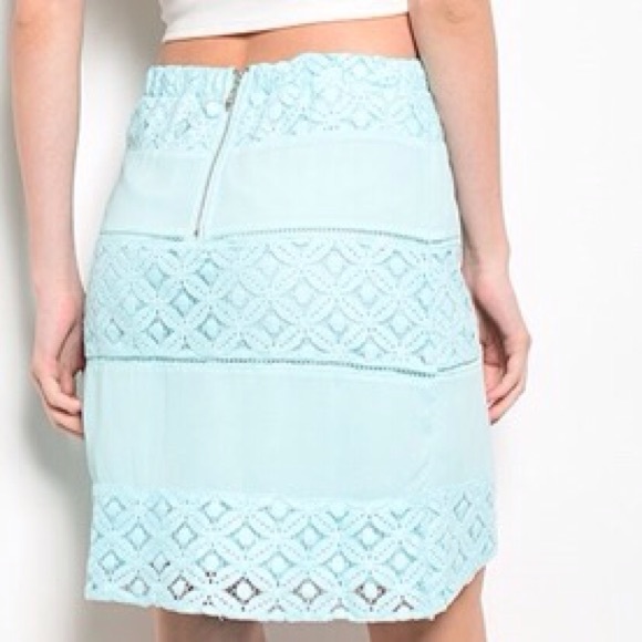 ⭐️H.P.⭐Trendy Mint Color Skirt - Picture 2 of 4