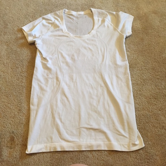 lululemon athletica Tops - LULULEMON SWIFTLY TECH T SHIRT