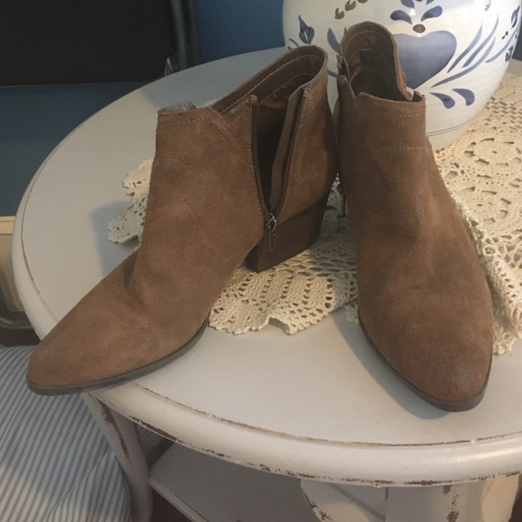 Crown Vintage suede ankle boots