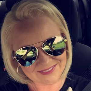 Meet your Posher, Becky