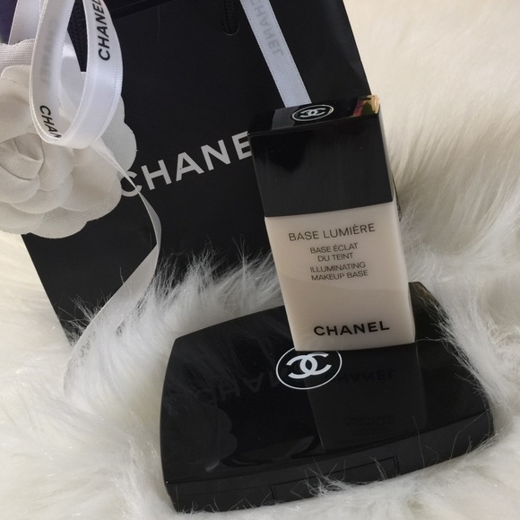 BASE LUMIERE CHANEL