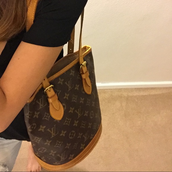 Authentic LV petit bucket monogram - Picture 4 of 4