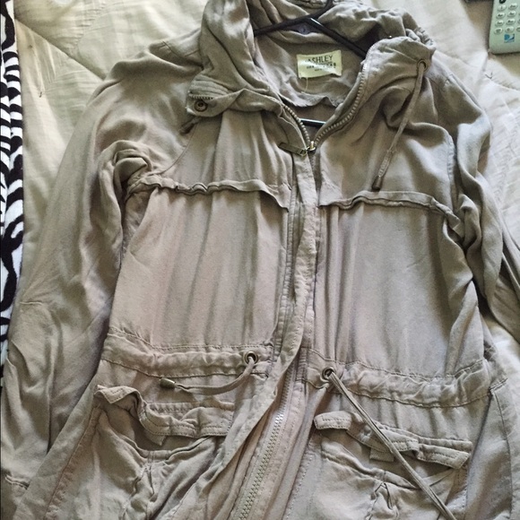 Light weight jacket