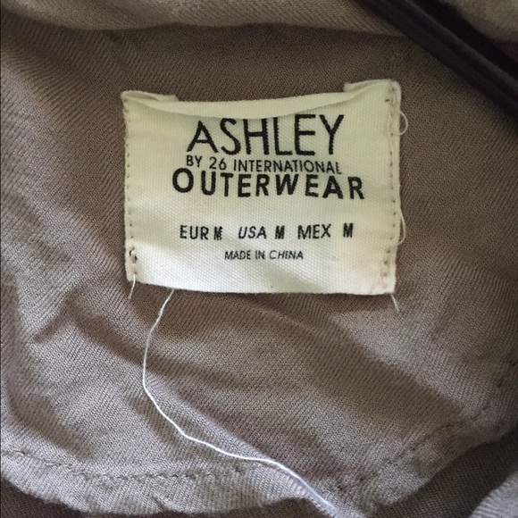 Light weight jacket - Picture 2 of 3