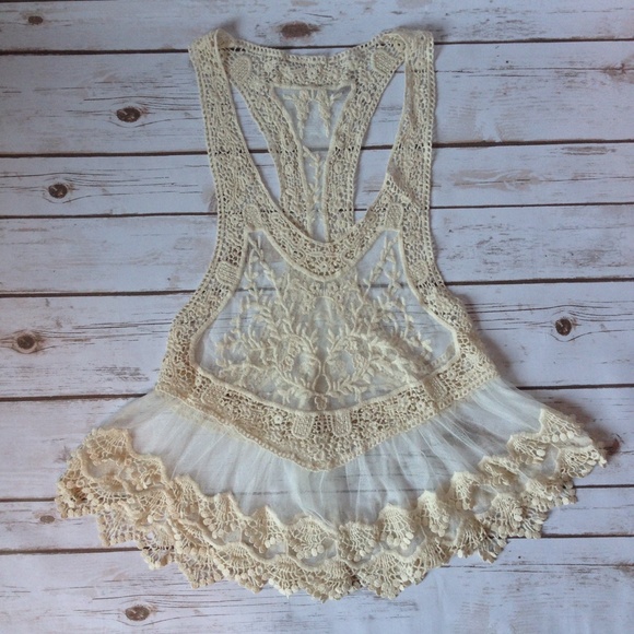 ๐Crochet and Embroidered Lace Coverup - Picture 4 of 4