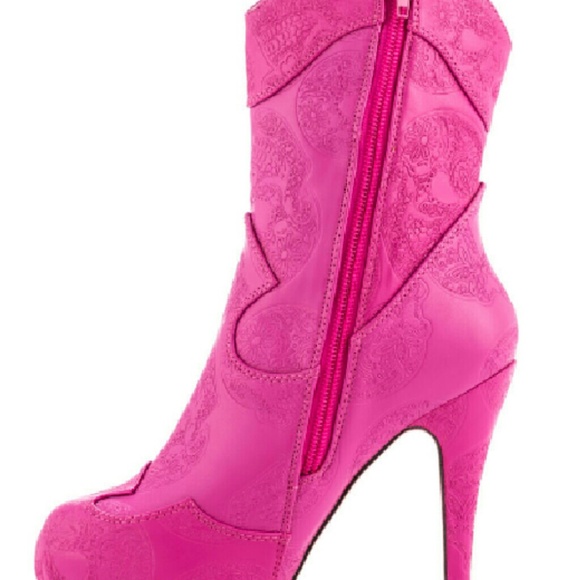 Tigre and Bunny Boot