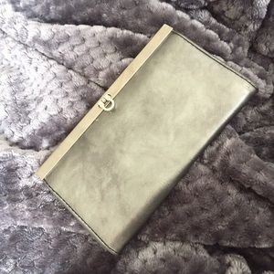 Grey/silver clutch