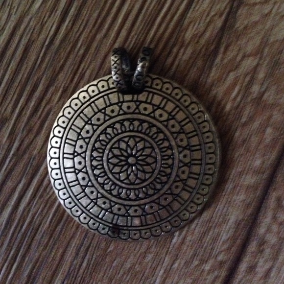 Boho-chic necklace pendant