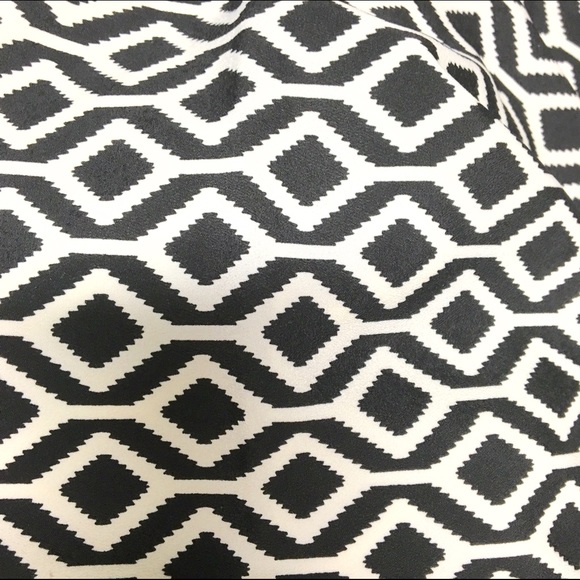 ✨SALE✨LAST//Black and white midi dress - Picture 2 of 3