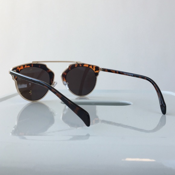 Blue Mirrored Cateye Statement Sunglasses - Picture 3 of 4