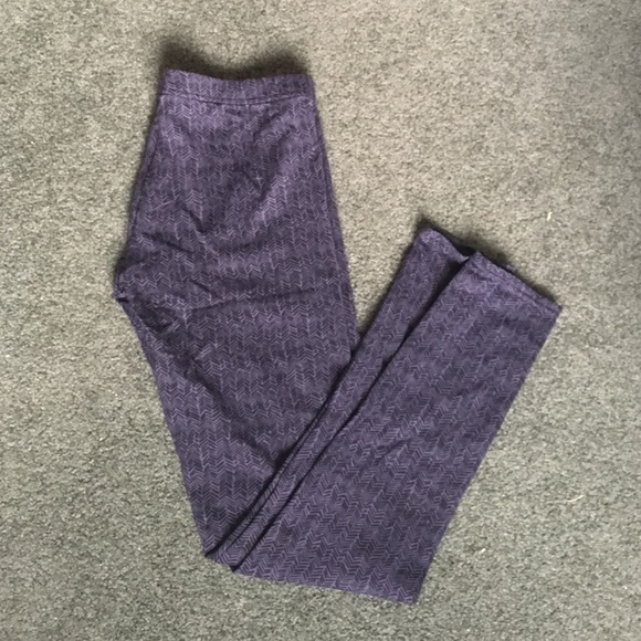 Athleta Pants - Athleta small printed leggings!