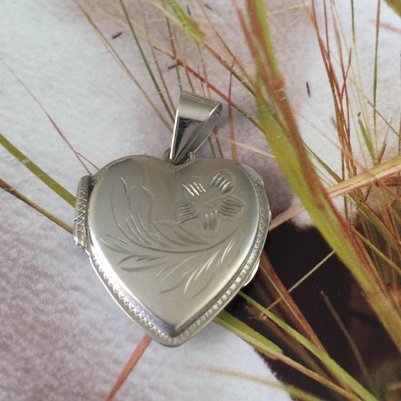 ❤️SOLD❤️ 14K Italy Heart Locket