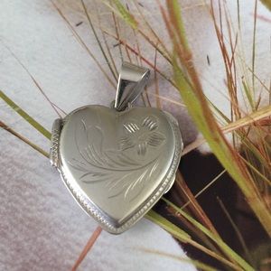 ❤️SOLD❤️ 14K Italy Heart Locket