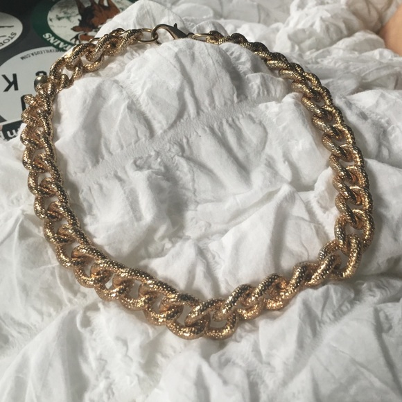 GOLD CHAIN CHOKER