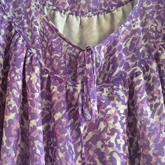 Cute purple print top, size large - Picture 2 of 4