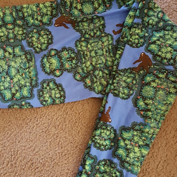 LuLaRoe TC leggings! BIG FOOT!